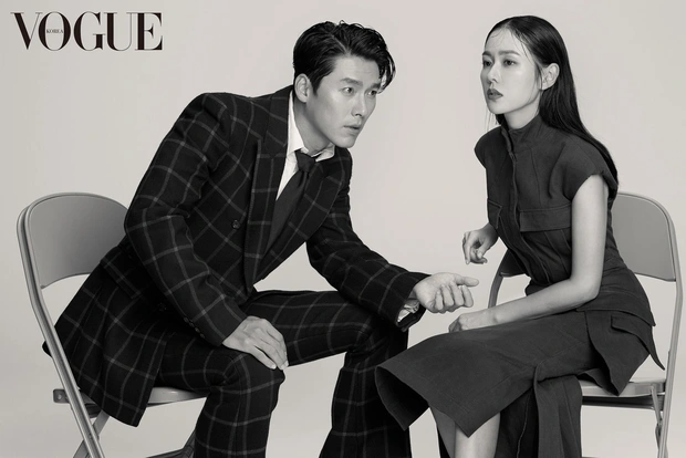2 năm trước, Hyun Bin - Son Ye Jin đ&atilde; c&oacute; bộ ảnh chung đẹp quắn qu&eacute;o, g&acirc;y giật m&igrave;nh l&agrave; bức h&igrave;nh giống hệt style Jeong Hyeok - Se Ri trong phim - Ảnh 4.