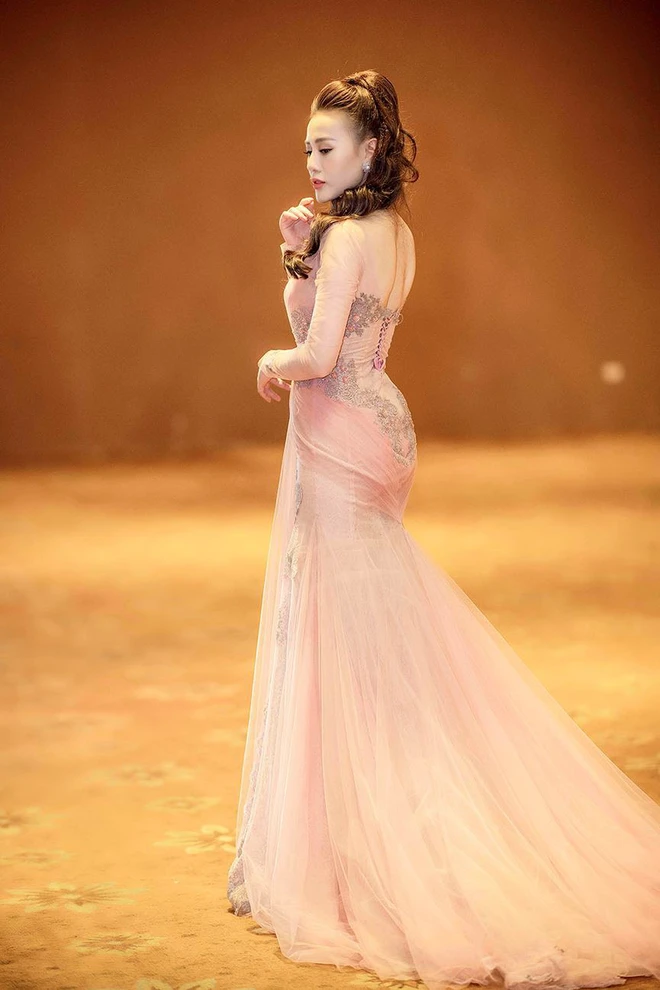 Quỳnh B&uacute;p B&ecirc; tr&ecirc;n phim k&iacute;n đ&aacute;o, ngo&agrave;i đời chăm hở bạo, sexy - ảnh 6