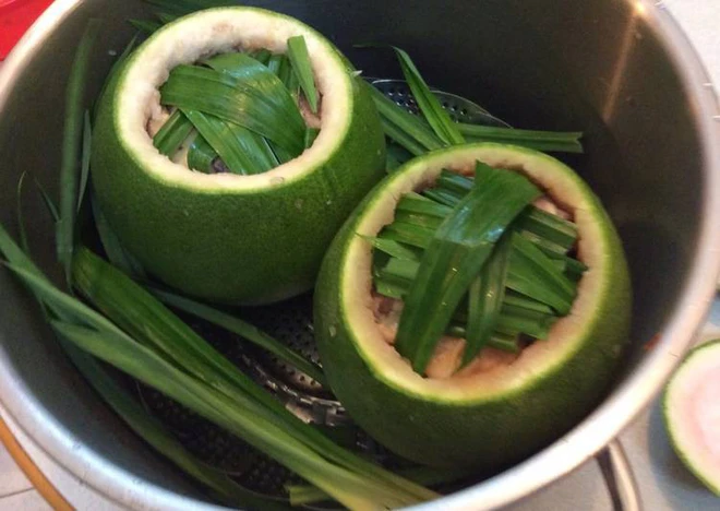 Thật nể người Đồng Nai, c&oacute; thể bắt cả con g&agrave; chui tọt v&agrave;o quả bưởi để l&agrave;m th&agrave;nh đặc sản lừng danh - Ảnh 5.