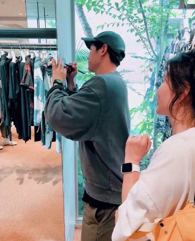 Song Joong Ki v&agrave; Song Hye Kyo: Sự thật sau bức ảnh lạnh nhạt mới nhất - ảnh